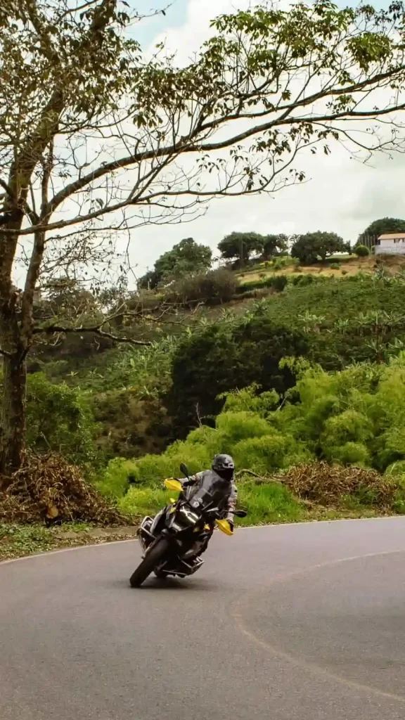 Motorradfahren in der kolumbianischen Kaffeeregion